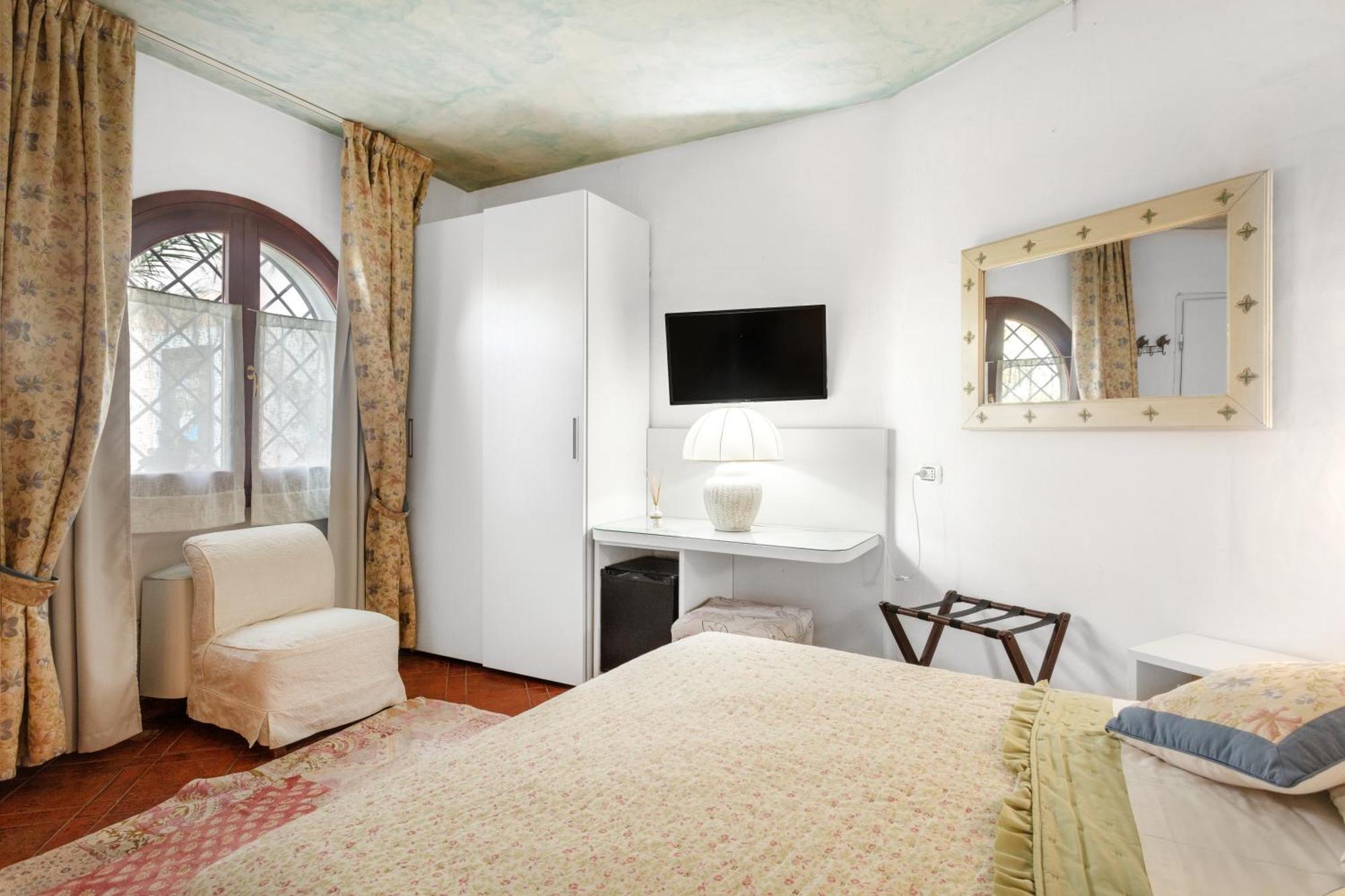 Hotel Stefania Boutique Hotel By The Beach Olbia Exteriör bild